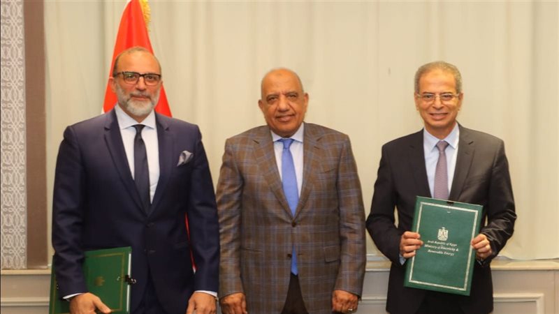 وزير الكهرباء يشهد