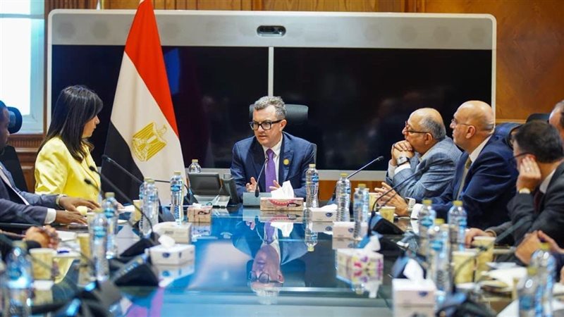 جانب من اجتماع وزير