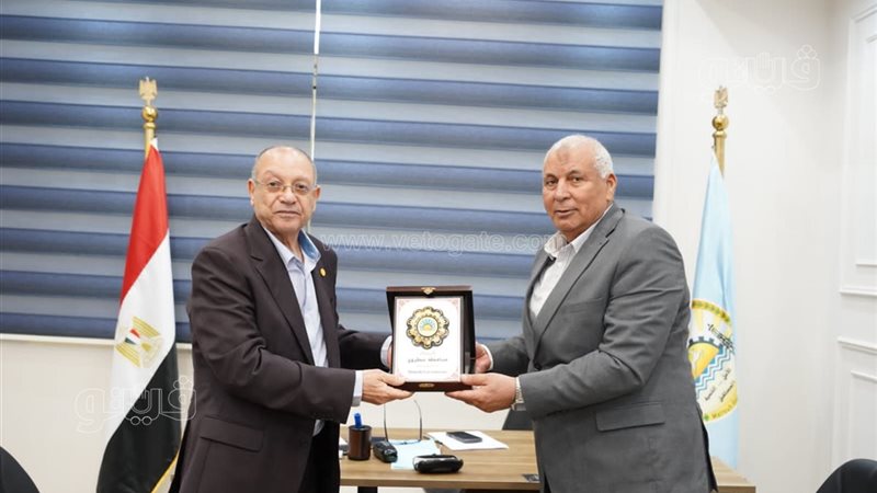 محافظ مطروح يشارك