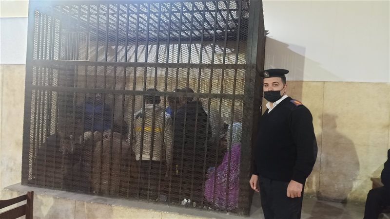 المتهم بقفص الاتهام