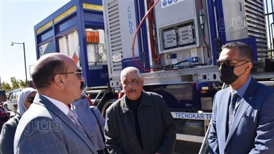 أسوان تدشن أول محطة متنقلة لتموين السيارات بالغاز الطبيعى | صور