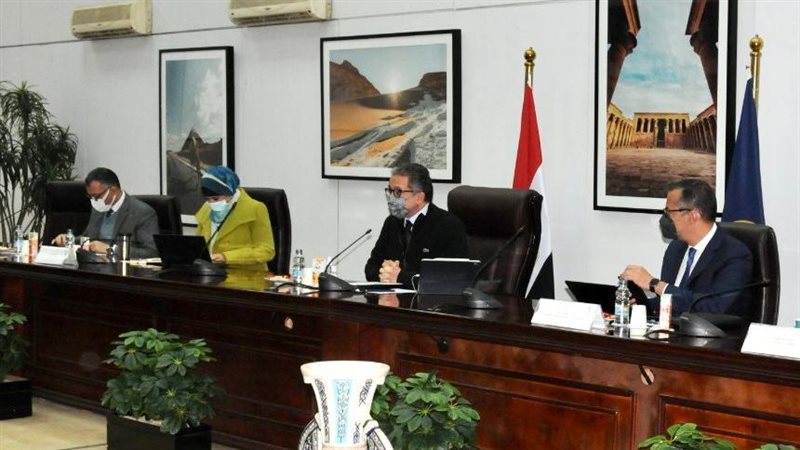 اجتماع وزير السياحة