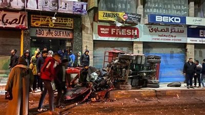 السرعة الزائدة وراء سقوط تريلا من أعلى محور صفط اللبن