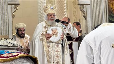 البابا تواضروس الثاني يترأس قداس الغطاس بالكاتدرائية المرقسية بالإسكندرية|صور