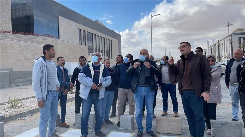 مسئولو الإسكان