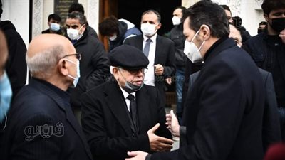 تشييع جثمان نجل عبد المنعم سعيد من مسجد الشربتلي بالتجمع الخامس | فيديو 