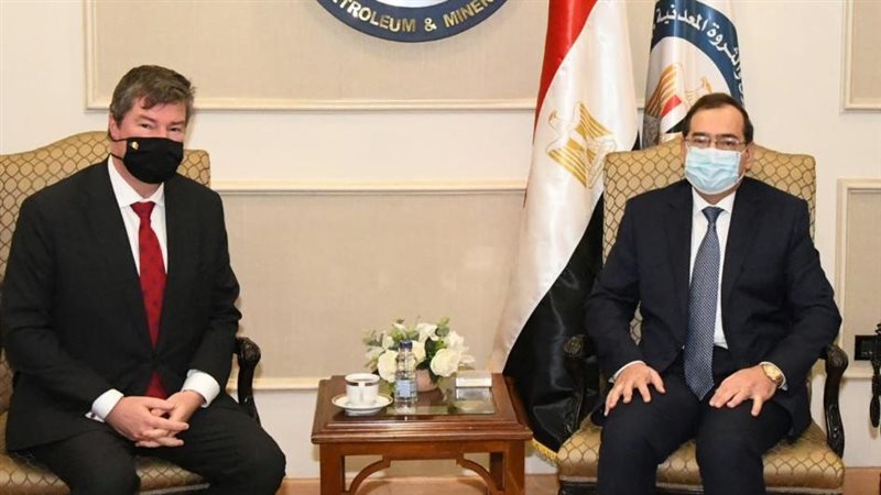 وزير البترول خلال
