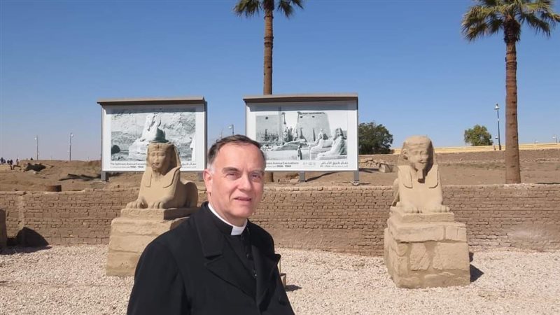 سفير الفاتيكان يزور