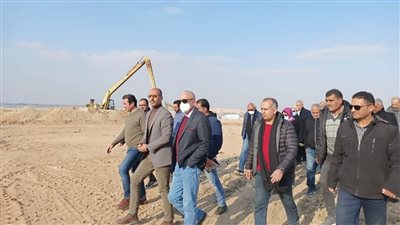 مسئولو الإسكان يتفقدون مشروع الغلق الآمن لمقلب السلام العمومي