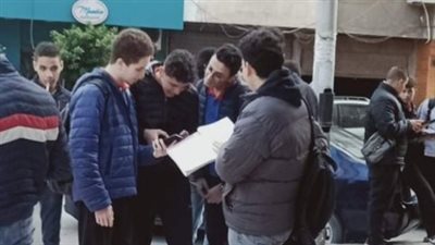 مراجعة نهائية لطلاب الصف الأول الثانوي أمام لجان الامتحانات بالإسكندرية | صور 