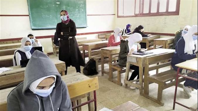 طلاب الصف الاول الثانوي
