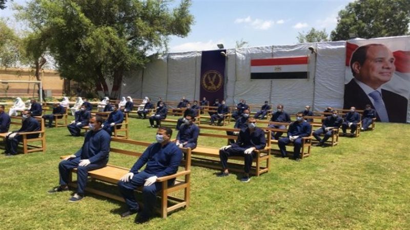 فحص ملفات السجناء
