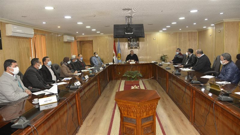 اجتماع محافظ أسيوط