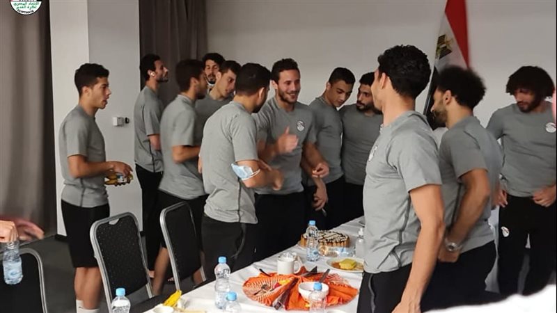 بعثة المنتخب تحتفل