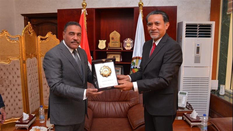 محافظ مطروح يستقبل