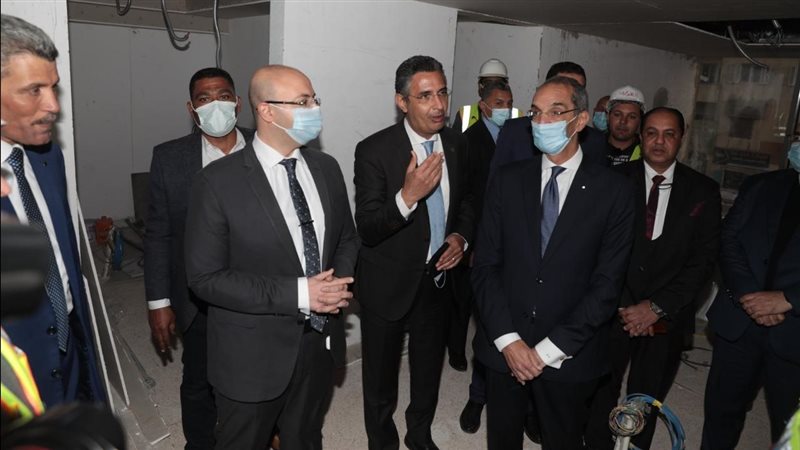وزير الاتصالات ومحافظ