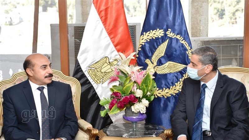 محافظ أسوان ومدير