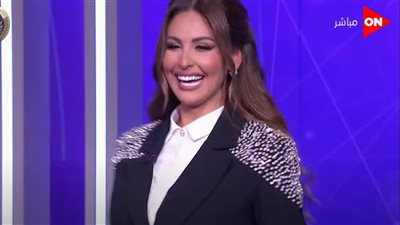 مي سليم تستعرض رشاقتها وأنوثتها على الهواء.. ولميس الحديدي تحذرها| فيديو
