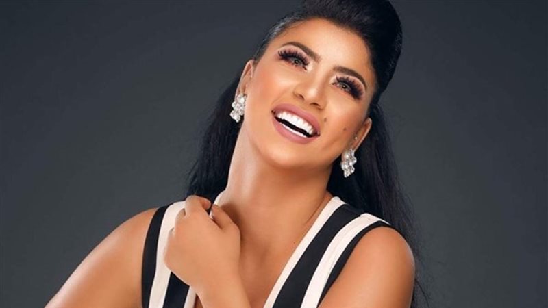 الفنانة كارولين عزمي
