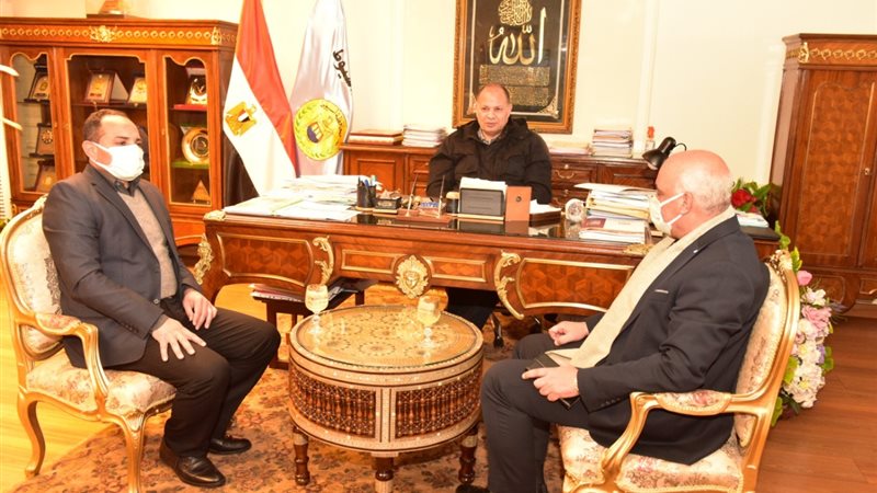 اجتماع محافظ أسيوط
