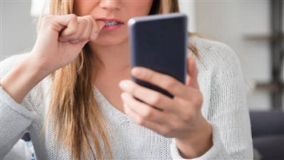  دراسة حديثة تحذر من علاقة الهواتف الذكية بتصلب اليدين وإجهاد المفاصل