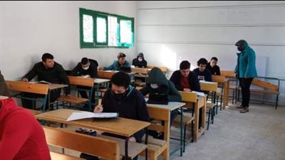 بدء امتحان الجبر وتفاضل وحساب مثلثات للصف الثاني الثانوي ورقيًا