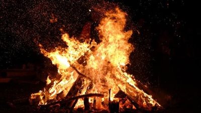 تفسير رؤية إشعال النار في المنام وعلاقته بأموال كثيرة قادمة 