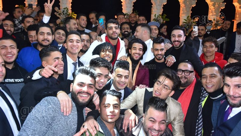 نجوم الغناء الشعبي