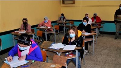 اليوم.. طلاب الصف الأول الثانوي يؤدون امتحاني الفيزياء والفلسفة والمنطق