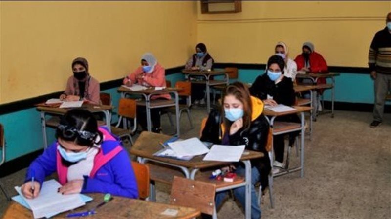 طلاب الصف الاول الثانوي