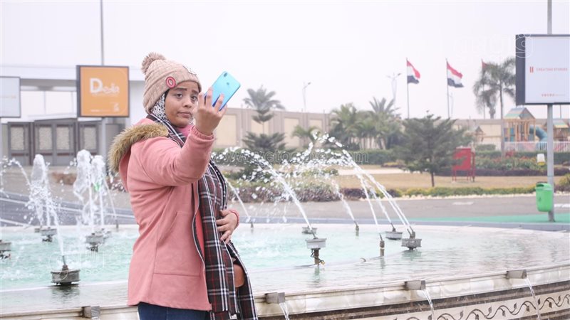 سيلفي تحت المطر بمعرض