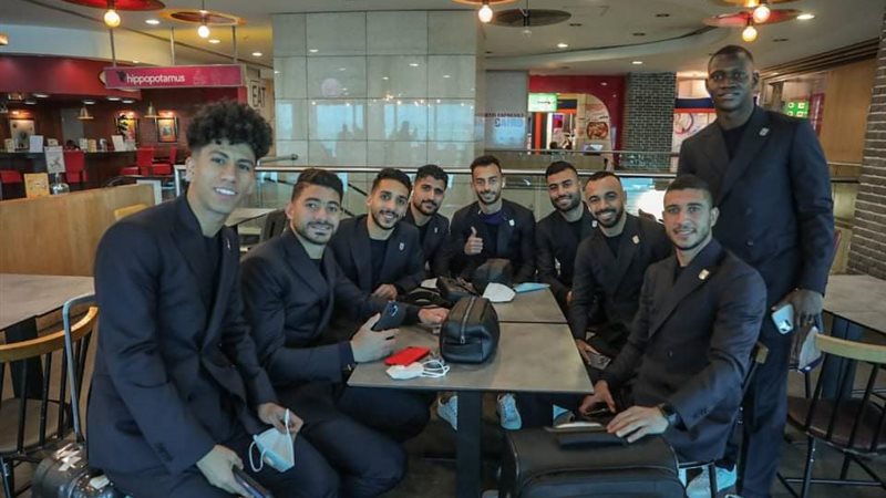 لاعبو الأهلي في مطار