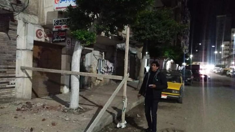 انهيار أجزاء من عقارين