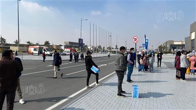 إقبال كبير من المواطنين على معرض القاهرة الدولي للكتاب في سادس أيامه.. فيديو