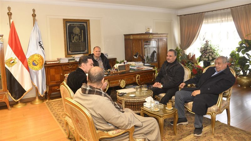 محافظ أسيوط واعضاء