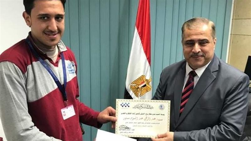 مطار برج العرب يكرم