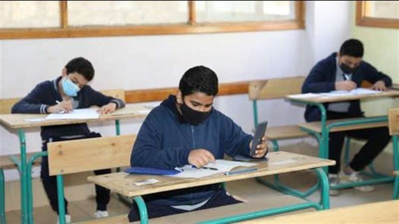 طلاب الشهادة الإعدادية