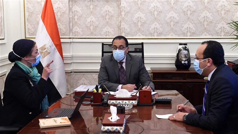 رئيس الوزراء ووزيرة