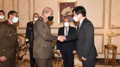  وزير الدفاع يشهد توقيع عدد من مذكرات التفاهم وعقود التسليح مع كوريا الجنوبية