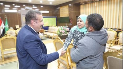 محافظ المنوفية يقر إعانة مالية ورعاية طبية لطفلة تعانى من ضمور الأعصاب