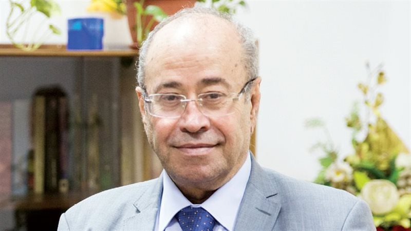 الدكتور مصطفى عبد