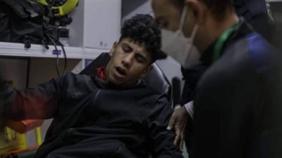 جلسات علاج طبيعي لـ عمار حمدي قبل السفر لإجراء جراحة الصليبي