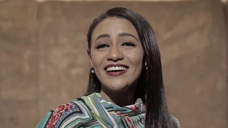 الفنانة منى مجدي