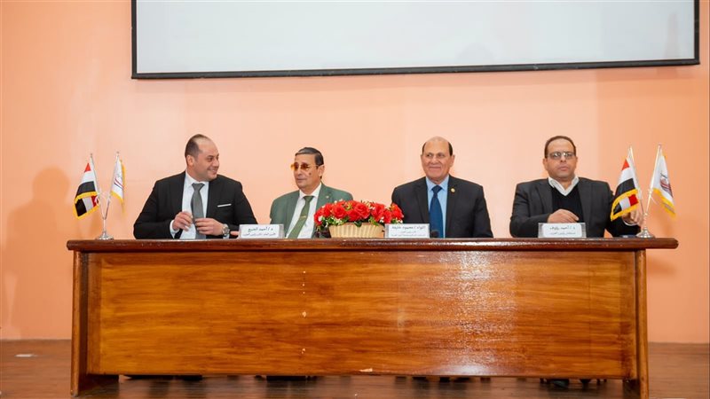 جانب من الندوة 