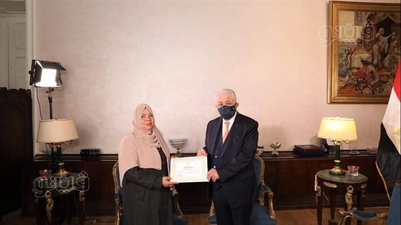 وزير التعليم يكرم