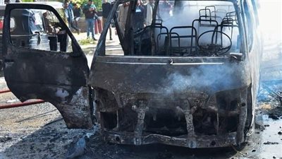 تفحم سيارة ميكروباص التهمتها النيران بالمعادي