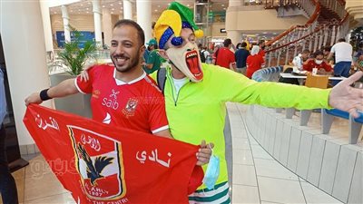 جماهير الأهلي وبالميراس وجها لوجه أمام ملعب آل نهيان قبل انطلاق نصف نهائي مونديال الأندية | فيديو 
