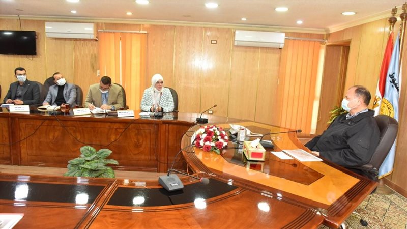 اجتماع محافظ أسيوط