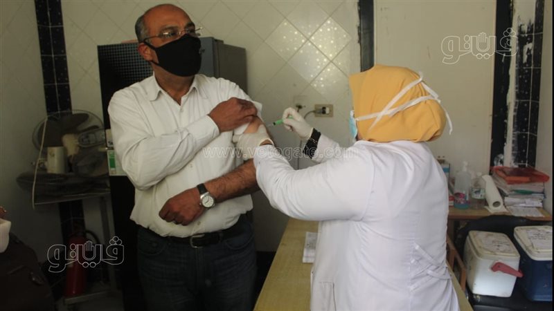 تطعيم المواطنين بلقاح