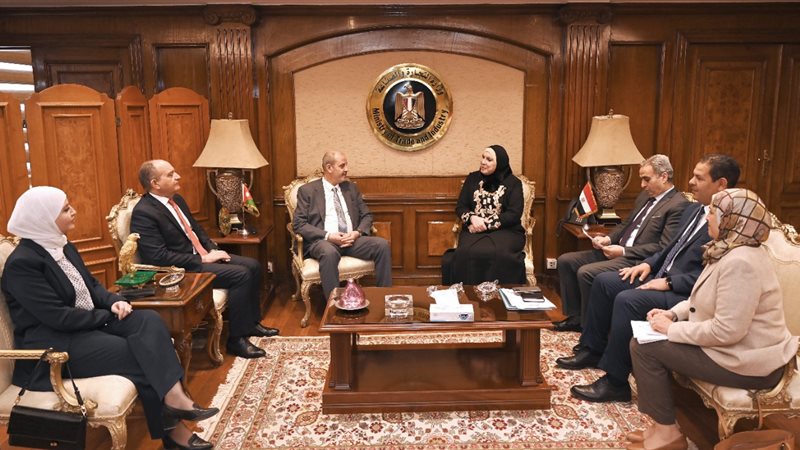 اجتماع وزيرة التجارة